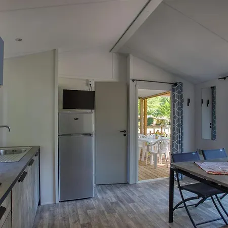 Mobil Confortable Avec Terrasse, 2 - Api-1-52-1006 Kamp alanı Groléjac