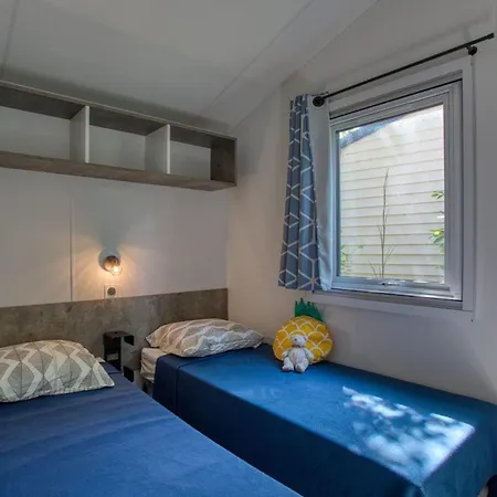 Mobil Confortable Avec Terrasse, 2 - Api-1-52-1006 *