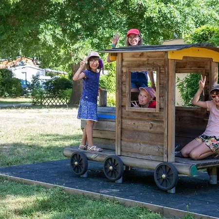 Mobil Confortable Avec Terrasse, 2 - Api-1-52-1006 Groléjac