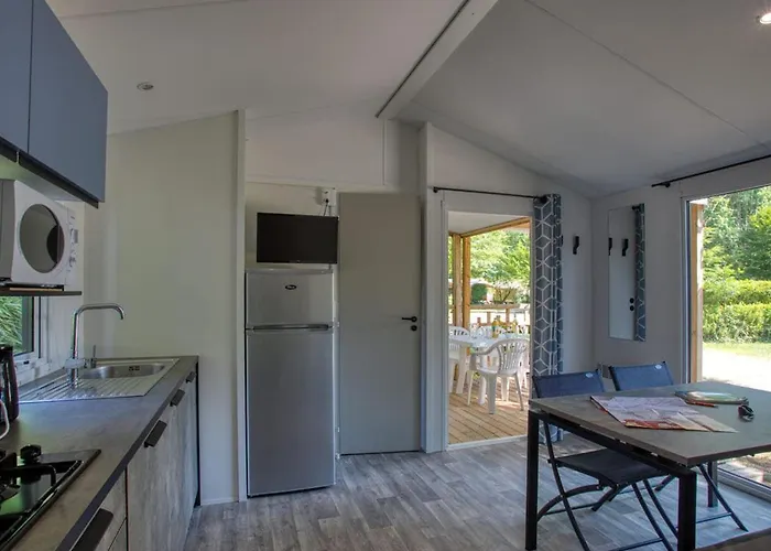 Mobil Confortable Avec Terrasse, 2 - Api-1-52-1006 Kamp alanı Groléjac